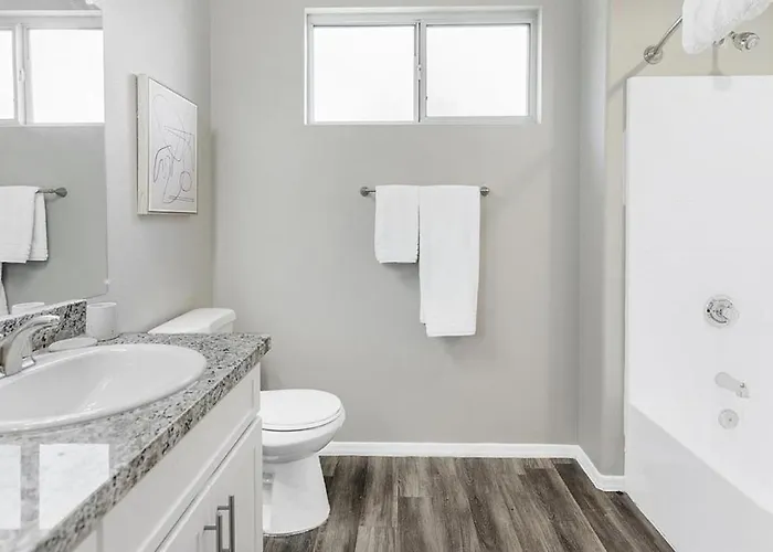 Landing - Modern With Amazing Amenities Apartment