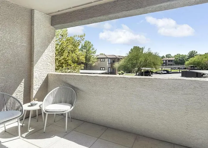 Apartment Landing - Modern With Amazing Amenities *